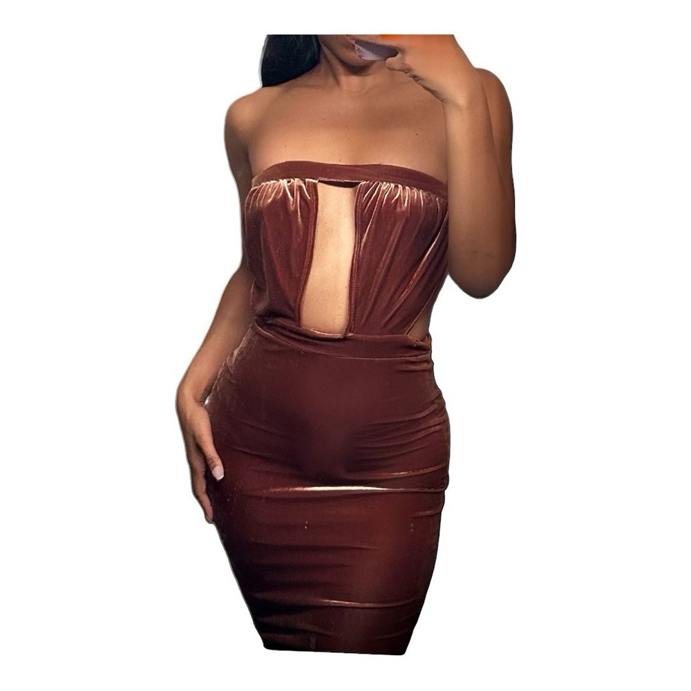 “Elegante” Suede Knee Length dress - strapless